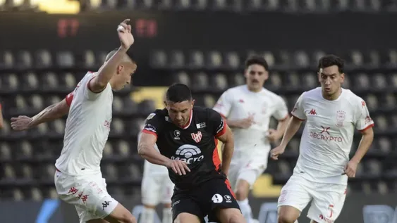 Huracán avanzó a los octavos ante Instituto