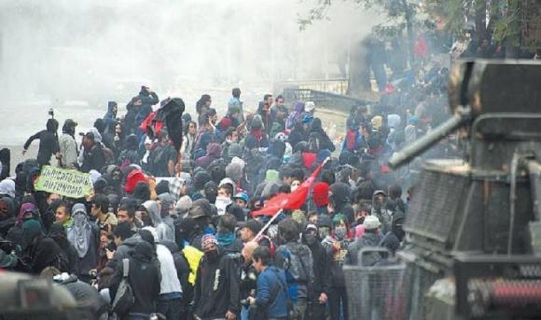 Las marchas en Chile dejaron un joven muerto por un disparo