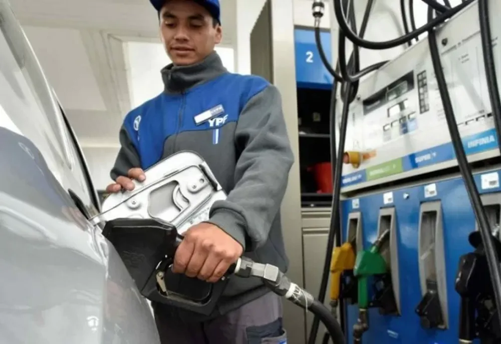 Precios. Por el conflicto en Medio Oriente, las petroleras anuncian subas.