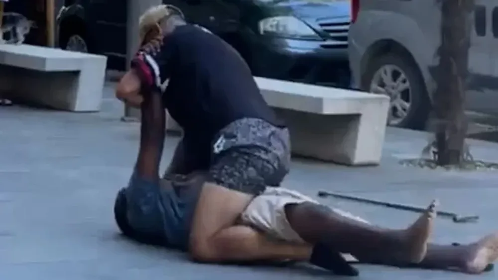 Conmoción en Italia: asesinaron a un vendedor nigeriano en plena calle y nadie intervino