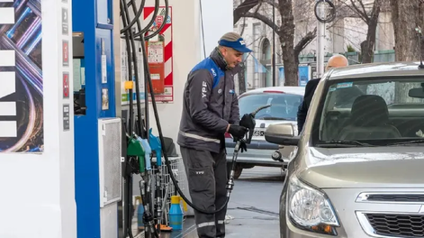 Las estaciones de servicio actualizarán sus precios desde este sábado por el incremento parcial de los impuestos nacionales.