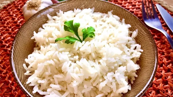 Acidez: 10 alimentos simples y de consumo cotidiano que ayudan a prevenirla