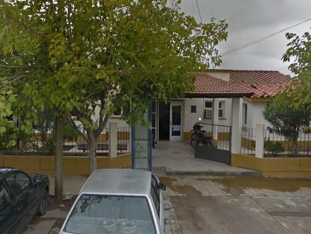 Llegó borracho, rompió una puerta, le pegó a su expareja y luego quemó un colchón
