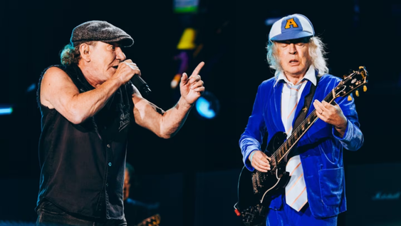 Brian Johnson y Angus Young volvieron a brillar en el Monumental. (Foto: juligarciafotografia)