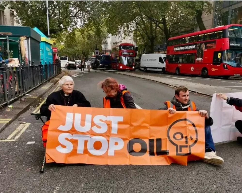 Una activista de 80 años fue arrestada durante una protesta en Reino Unido