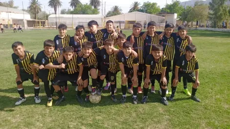 Atenas de Pocito organiza un bingo para que 55 chicos puedan viajar a jugar un torneo de fútbol infantil en Mendoza