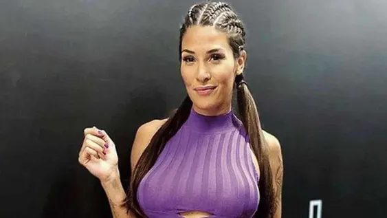 Ivana Nadal, con ropa interior negra y jugando a “la conejita”