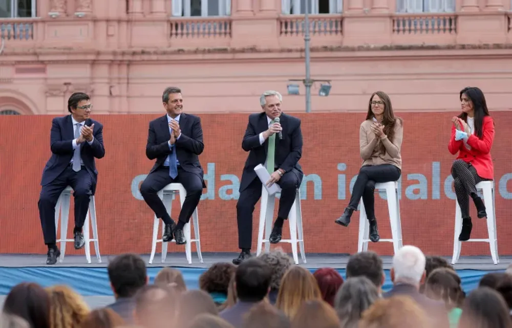 Alberto propone ampliar a 90 días la licencia por paternidad