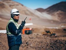En el proyecto hoy trabajan más de 2.600 personas, que se desempeñan a más de 4.000 msnm, en lo que será la mina de cobre más grande del país. En el proyecto hoy trabajan más de 2.600 personas, que se desempeñan a más de 4.000 msnm, en lo que será la mina de cobre más grande del país.