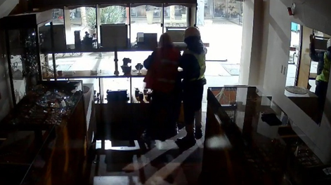 Así fue el robo exprés a una joyería en pleno centro: se embolsaron unos $30 millones en mercadería