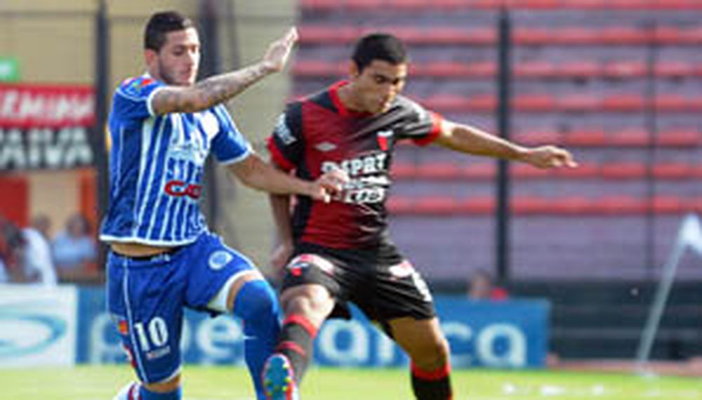 Colón empató con el Tomba y no dejó la punta de la tabla