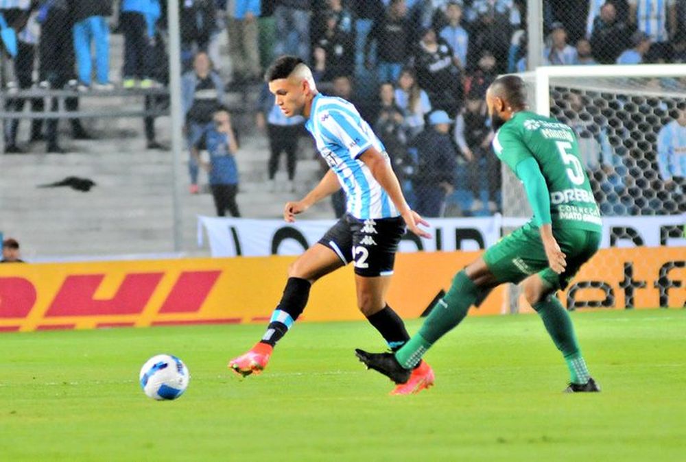 Racing ganó un partido clave en Avellaneda y manda