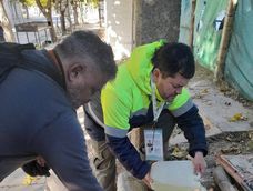 En Valle Fértil colocan cloro y larvicida en acequias y sifones para eliminar larvas del mosquito que provoca el dengue. En Valle Fértil colocan cloro y larvicida en acequias y sifones para eliminar larvas del mosquito que provoca el dengue.
