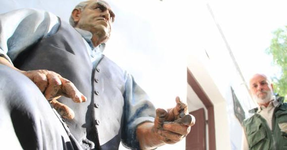 La escultura  de Sarmiento,  atacada por  segunda vez