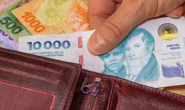 Según el INDEC los salarios aumentaron 2,5% en enero y quedaron por debajo de la inflación