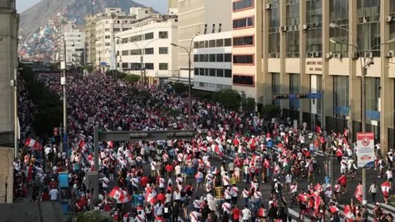 En pleno clima de tensión social, Castillo levanta toque de queda