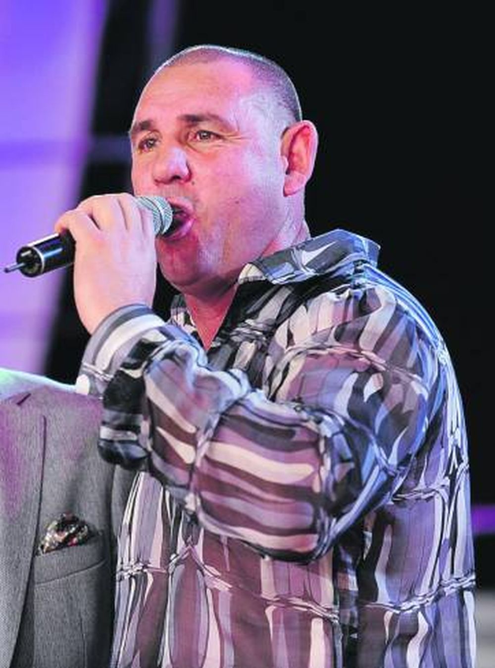 El campeón canta para la gente
