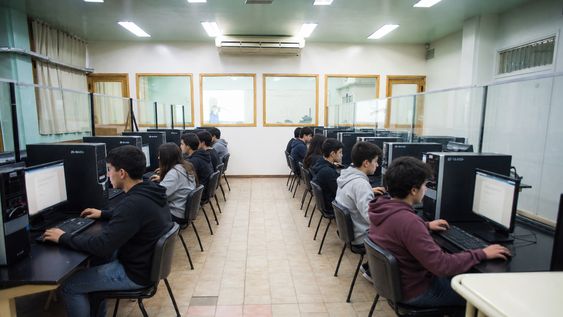 La Facultad de Exactas, de la UNSJ, ahora ofrece a los estudiantes Wifi de última generación.