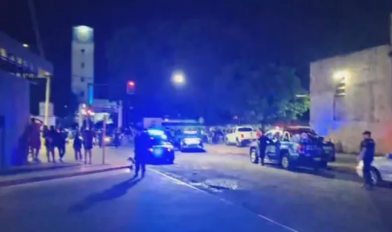 Santa Fe: policías hicieron una protesta salarial y se enfrentaron con otros efectivos