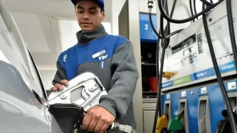 Precios. Por el conflicto en Medio Oriente, las petroleras anuncian subas.