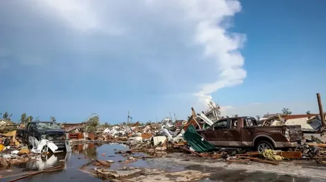 Un tornado destruyó una ciudad en Texas: tres muertos, más de 100 heridos y cortes de luz