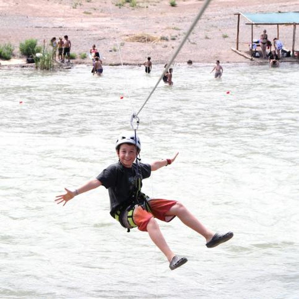 Sobrevolar el río, sin edad