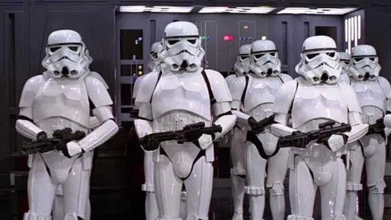“Stormtroopers” contra el coronavirus: fumigadores chinos se vuelven virales