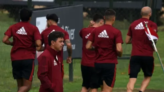 Gallardo cambiaría el sistema defensivo