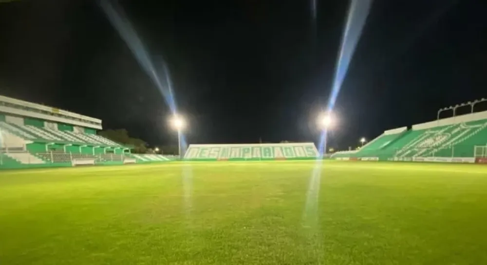 Desamparados rompe con un mal de años: inaugura su nueva iluminación LED con una fiesta en el Serpentario