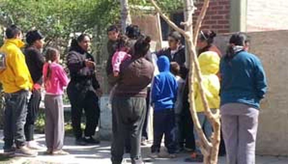 Madre e hija detenidas por agredir a policías y dañar un patrullero
