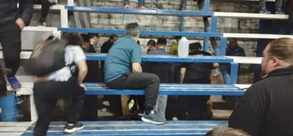 Susto en la final del hockey sobre patines por un niño que cayó de una de las tribunas
