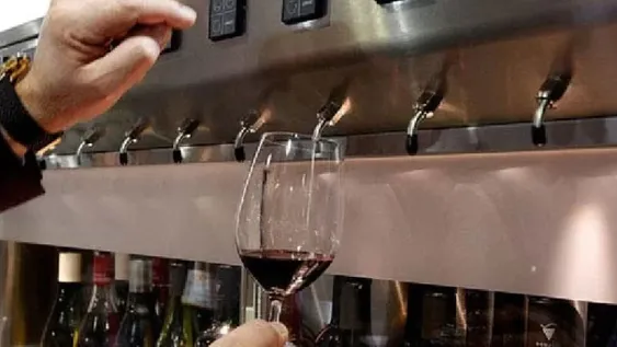 Si hay fondos, bodegas y gastronomía sí se animan al vino tirado por copa