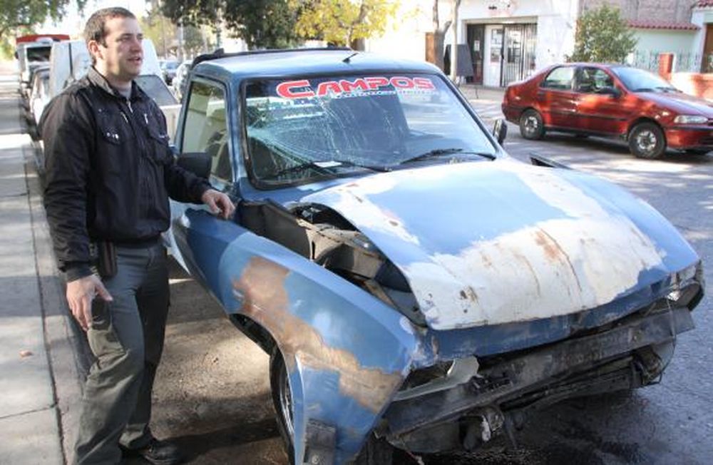 Roban su camioneta, pero lo evita como en las películas