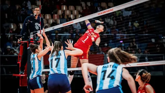 Con buen aporte de la sanjuanina Herrera, Argentina debutó con derrota ante China