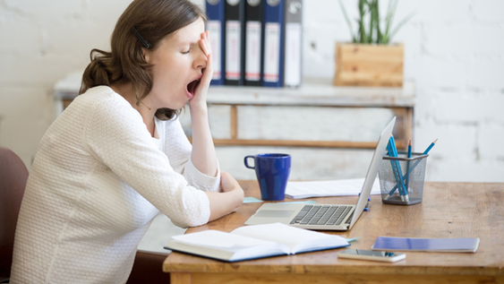 Aumento de peso, falta de apetito sexual y otras consecuencias de acostarse tarde