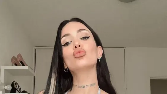 La Joaqui se puso la bikini más chiquita que encontró y agitó a todos