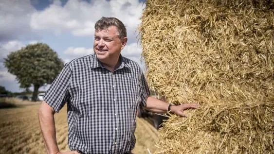 Renunció el ministro de Agricultura danés por su gestión ante la mutación del coronavirus en visones