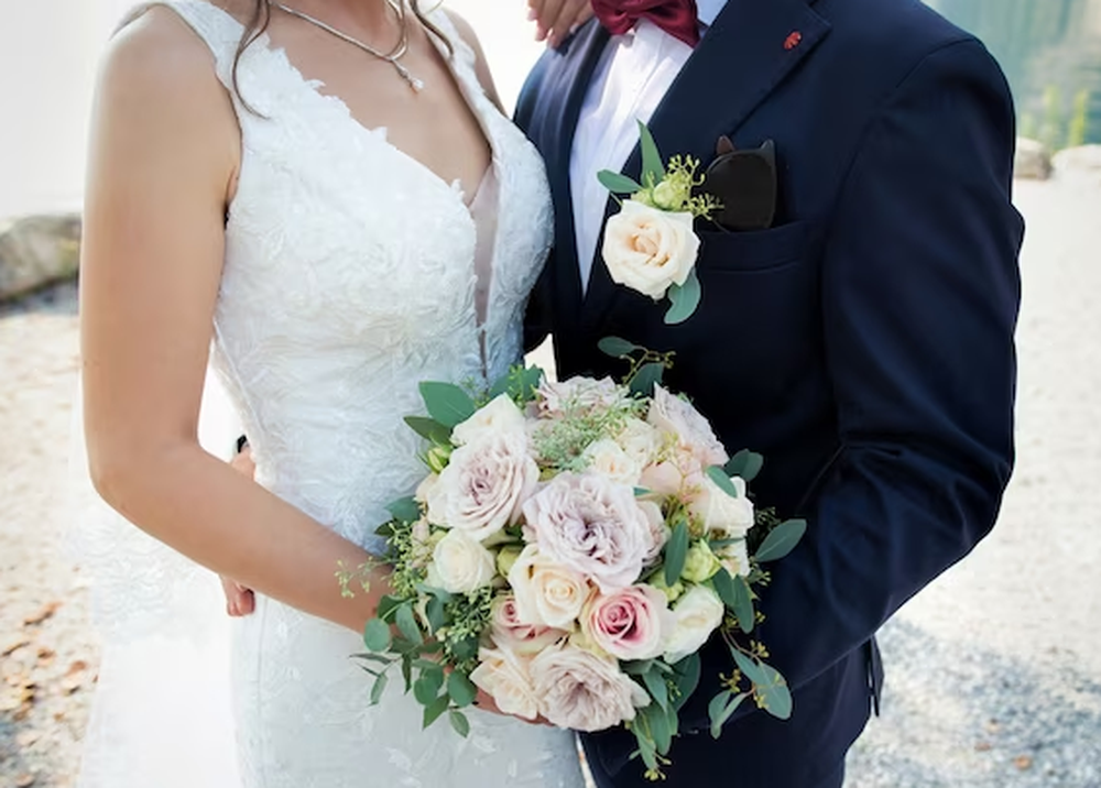 Rechazó la invitación a la boda de su amiga por un detalle que generó debate en las redes