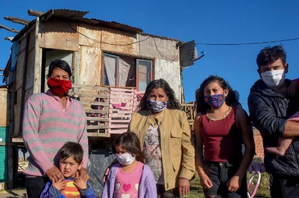 Dos de cada tres menores, con pobreza monetaria o de hábitat