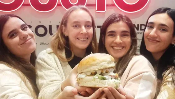Por su pasión a las hamburguesas se volvieron críticas de este plato