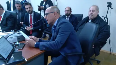 Diario de Cuyo | Los representantes de Fiscalía de Estado, Claudio Herrera (derecha) y José Fraifer (en el micrófono) solicitaron sumar y agravar delitos a los imputados.