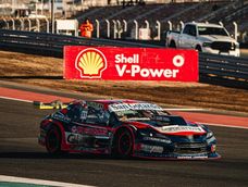 Primero. Bernasconi llevó al Toyota a su primer triunfo en el TC Pista en el San Juan Villicum.