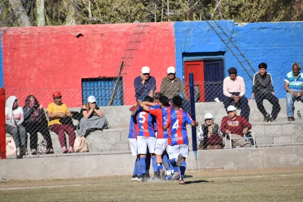 Triunfos de los equipos de arriba y batalla campal en Pocito