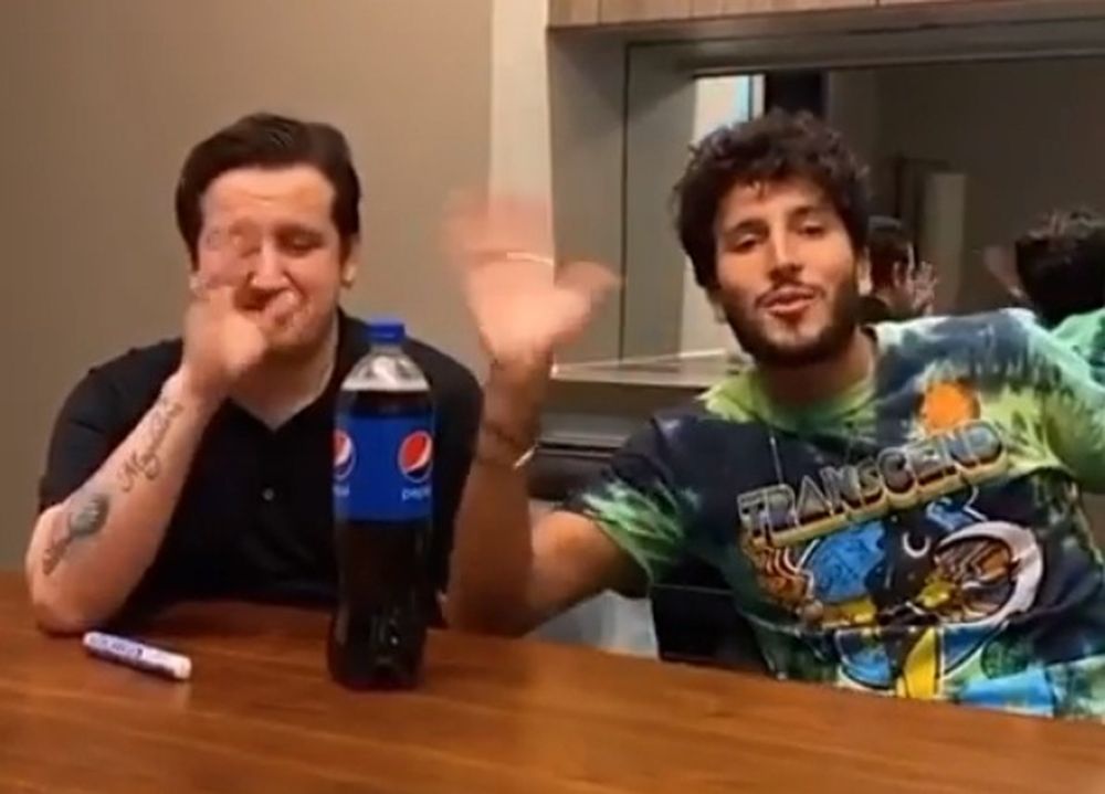 Sebastián Yatra le hizo una broma a su mánager y se volvió viral
