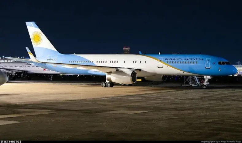 El nuevo avión presidencial llegó al país: una maniobra en el aterrizaje llamó la atención