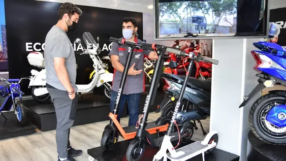 El ahorro impulsa el uso de bicicletas, motos y monopatines eléctricos