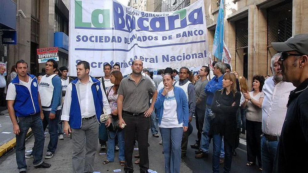 El Ministerio de Trabajo dictó la conciliación obligatoria en el paro de bancarios
