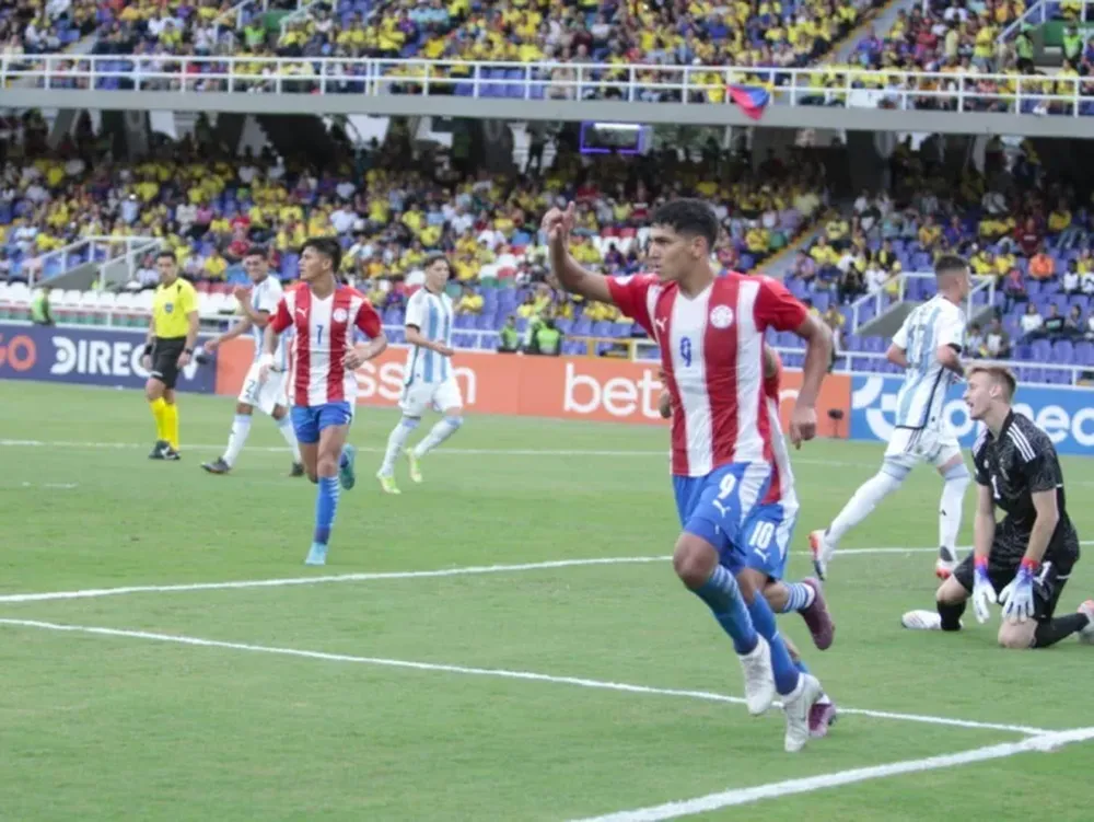 Argentina pagó los errores con derrota en su debut frente a Paraguay