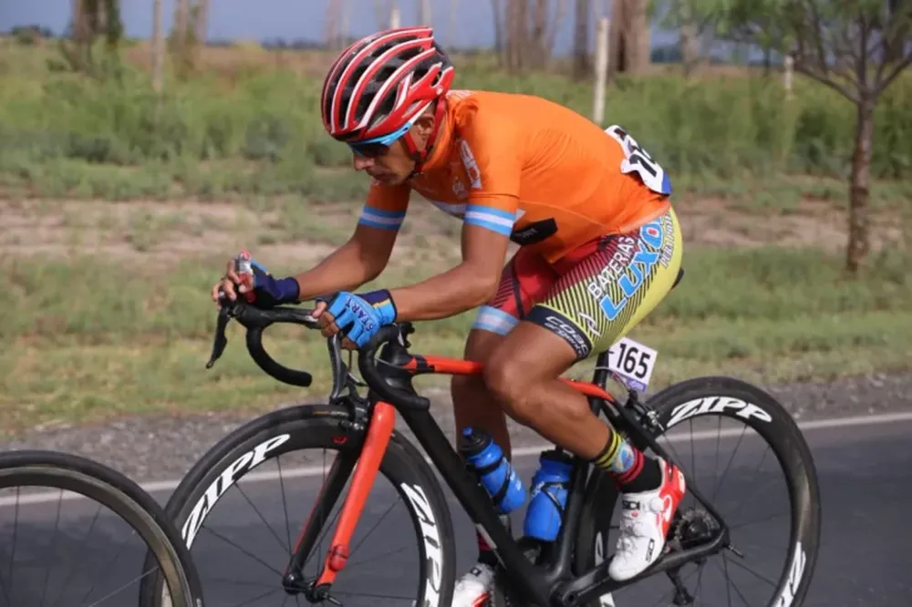 Daniel Zamora ganó las dos metas sprint de la sexta etapa