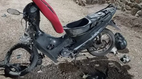 Un motociclista sufrió heridas graves tras ser impactado por una camioneta